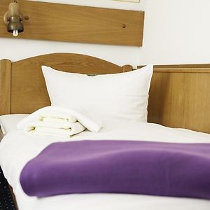 Zimmer mit Kingsize-Bett